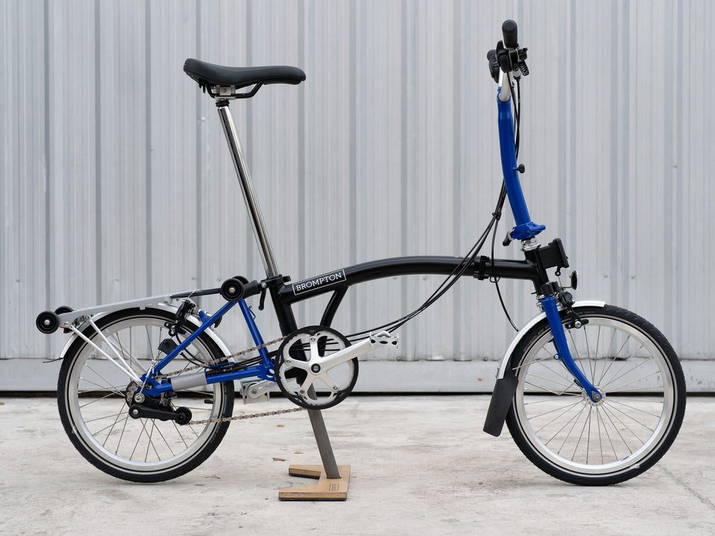 Brompton C-Line Mid Handlebar Explore Gearing With Rack Black / Piccadilly Blue